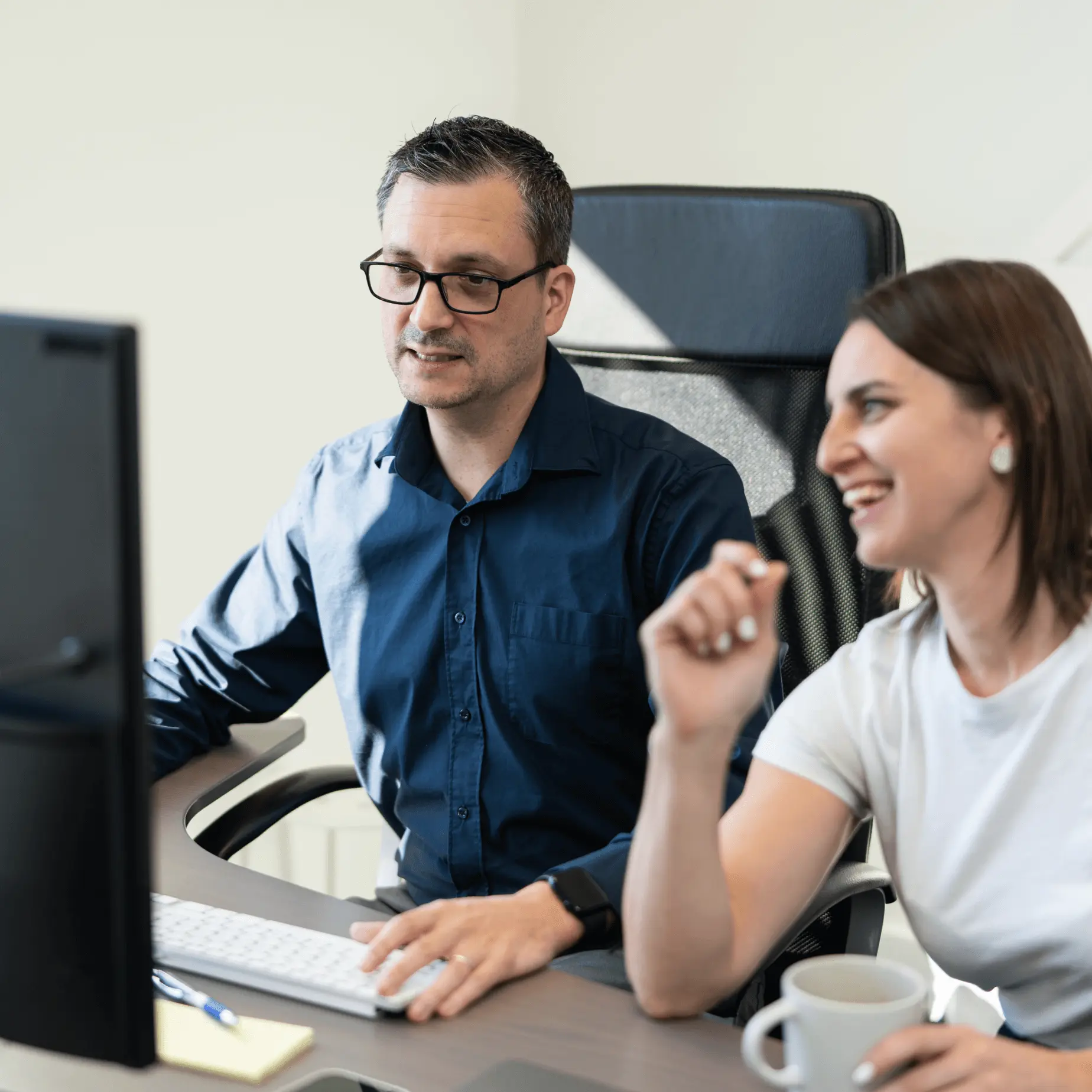 Julien et Karine en pleine rencontre avec un client à distance